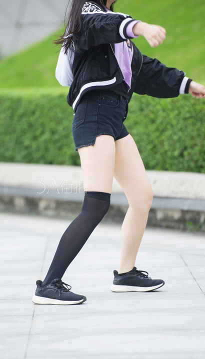 街拍千娇百媚的风尚热裤大长腿女神[OS-437O]