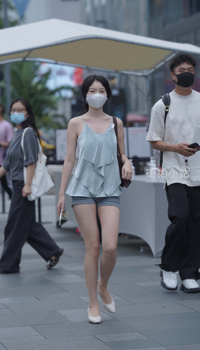 街拍大家闺秀的气质热裤美腿靓女[OD-Y0Y9]
