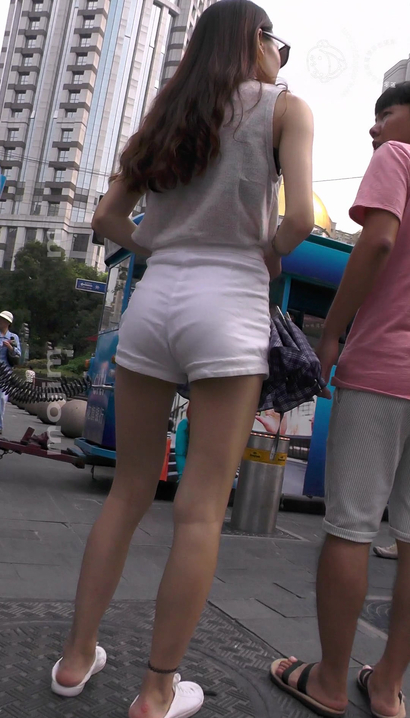 【视频】一个温婉娴淑的时尚个性穿扮丰臀美女[PU-V2D7]