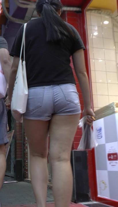【视频】偶遇婉风流转的潮流个性衣着美臀美眉[VB-BATA]