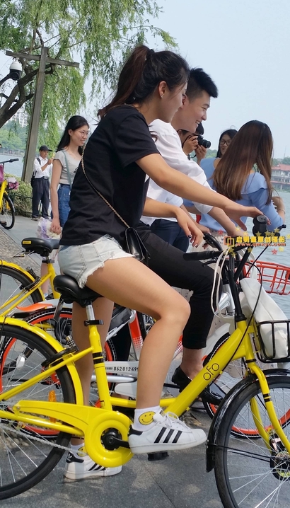 街拍美艳绝伦的小清新热裤大长腿美眉[CA-98B7]