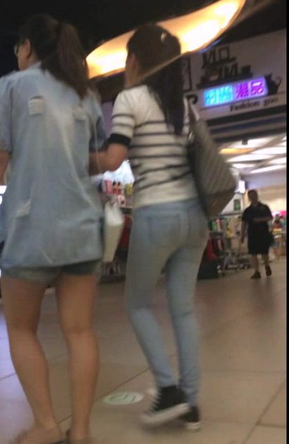 【视频】一位婀娜多姿的前卫雅致穿扮翘臀美女[CP-1N7N]