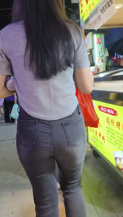 【视频】偶遇香肌玉肤的极品牛仔裤丰臀女生[OR-8YRI]