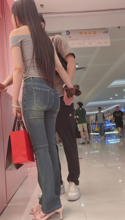 【视频】偶遇青春靓丽的时尚紧身牛仔裤翘臀女神[TZ-K39Z]