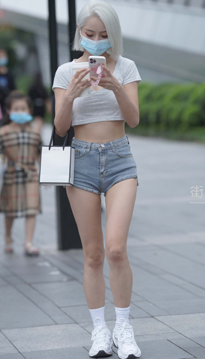 街拍国色天香的极品热裤丰臀御姐[MD-176Y]