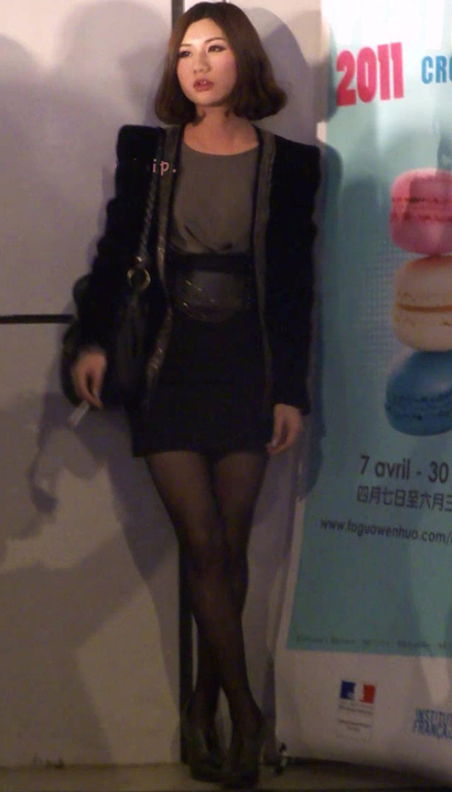 【视频】抓拍肤如凝脂的极品精美服饰美臀御姐[OM-RVG9]