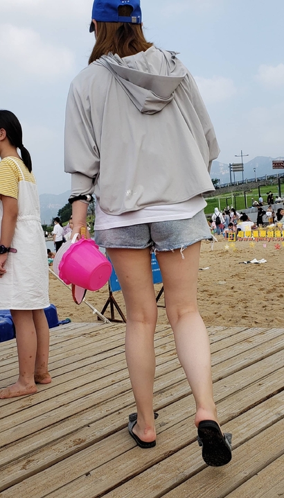 偶遇清艳脱俗的小清新热裤美腿女生[JR-52JM]
