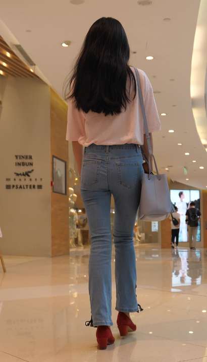 【视频】一位天生尤物的时尚典雅衣着紧臀靓女[ZD-UK9H]