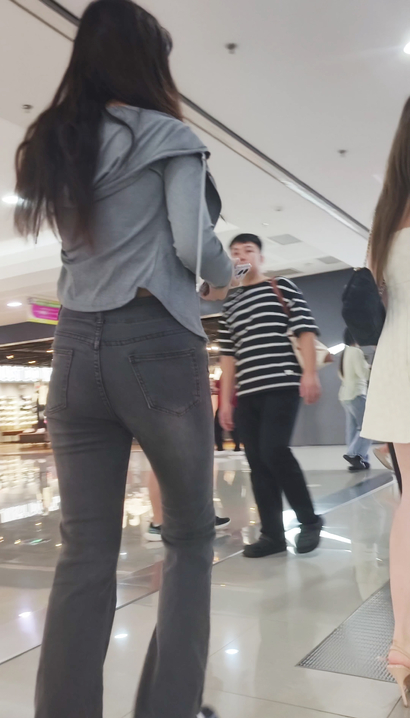 【视频】偶遇国色天资的潮流牛仔裤圆臀靓女[IZ-J8JI]