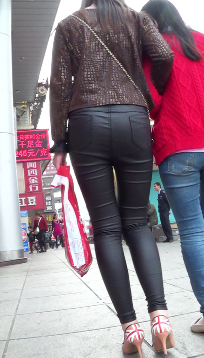 【视频】偶遇肤如凝脂的性感精美装束长腿辣妹[XT-37R5]