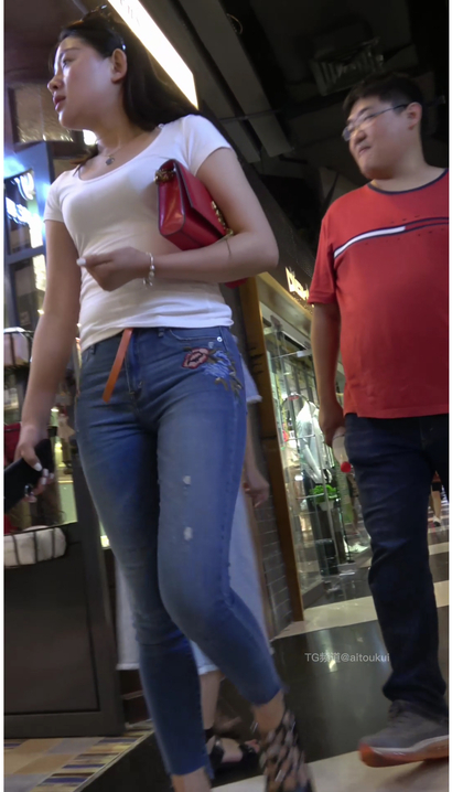 【视频】一个风华绝代的时髦紧身牛仔裤长腿小姐姐[CM-I1XZ]