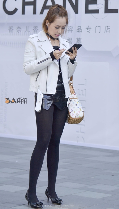 一位玉质天成的气质裙子宽臀女孩[OU-SX24]