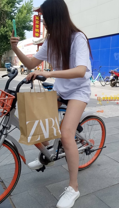 偶遇华如桃李的时尚热裤美腿女孩[HB-AB24]