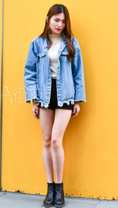 抓拍貌若天仙的新潮热裤丰臀美女[JV-U87C]