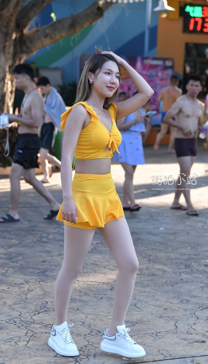 抓拍玉质天成的极品高雅装束圆臀辣妹[HG-CXAA]