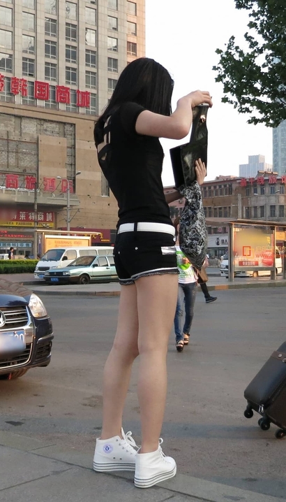 一个娥娜翩跹的小清新热裤宽臀小姐姐[WW-D1QM]