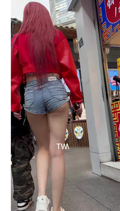 【视频】一位水灵秀气的前卫热裤美腿辣妹[AG-4M5F]