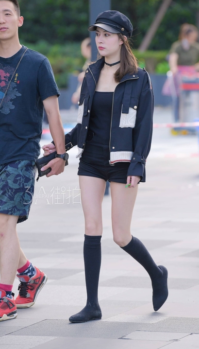 一个清丝纠缠的前卫热裤丰臀小姐姐[LE-X6ON]