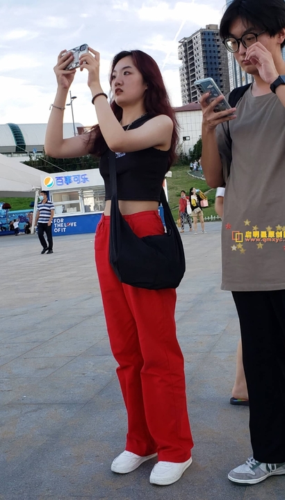 偶遇明眸皓齿的潮流精美装扮大长腿女孩[TN-5401]