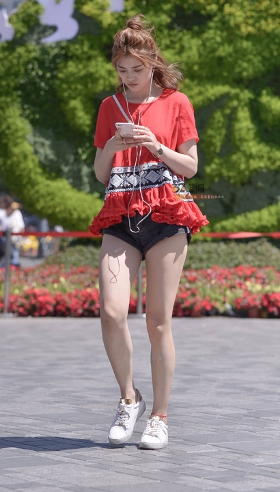 一个明眸皓齿的新潮热裤丰臀小姐姐[XD-0IWD]