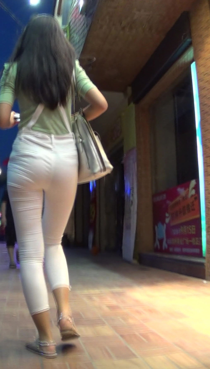 【视频】偶遇天生丽质的极品紧身裤圆臀女神[OC-9T9D]